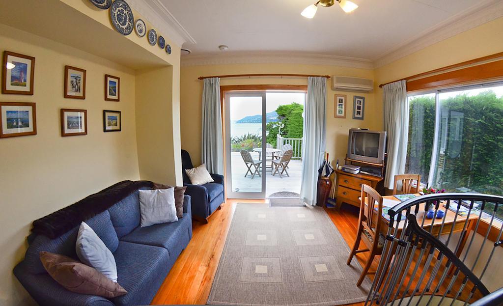 Arts Content Harbour View Apartment Macandrew Bay Room photo